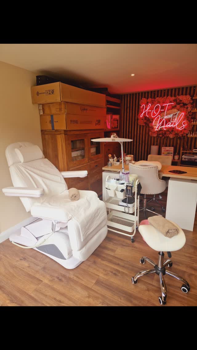 The H-O-T Nails studio and pedicure chair in Henley-on-Thames